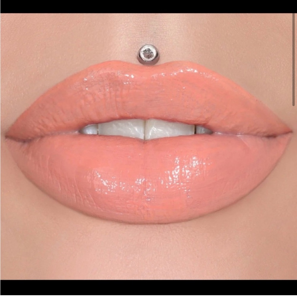 New in box Jeffree Star Supreme Gloss Entwined Peachy Nude Shiny Lipgloss Orange